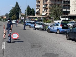 Coronavirus, cerca di saltare posto di blocco, arrestato