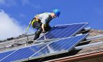 Fotovoltaico sul tetto della scuola: progetto pilota per altri 15 edifici comunali
