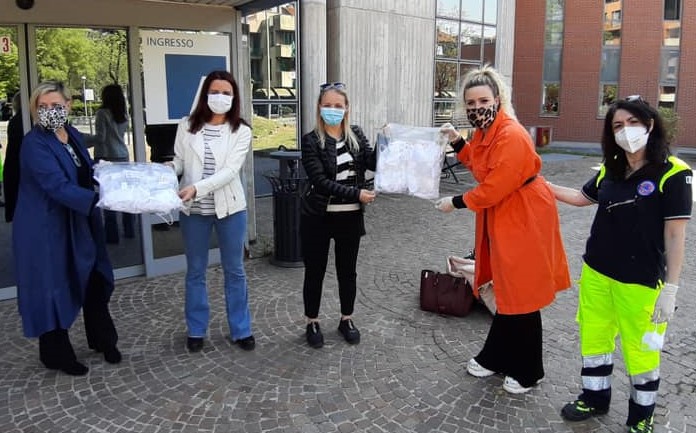 Mascherine in dono alla Protezione Civile, e un modello speciale per i sordomuti