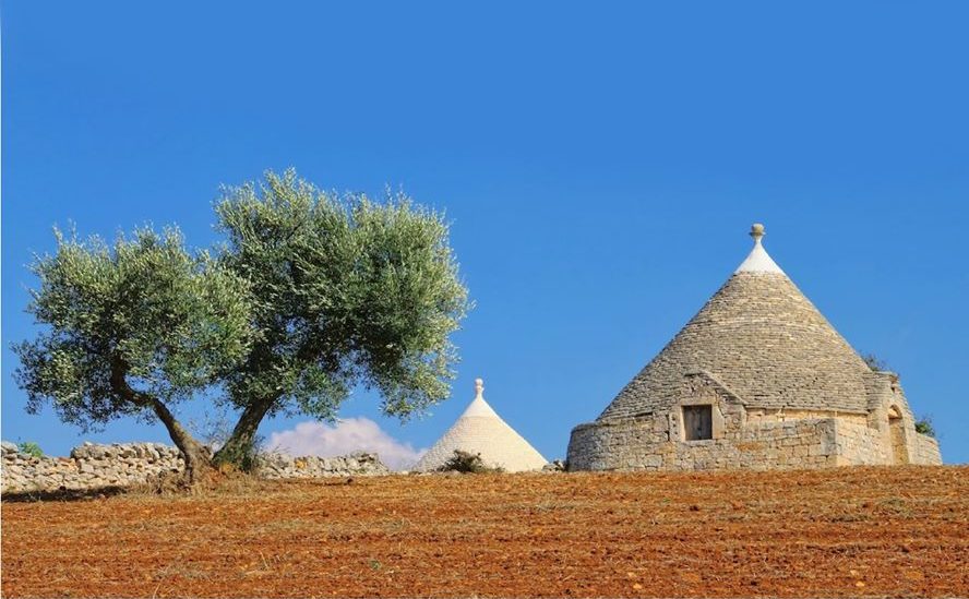 Dalla Puglia, sostegno al personale del San Gerardo