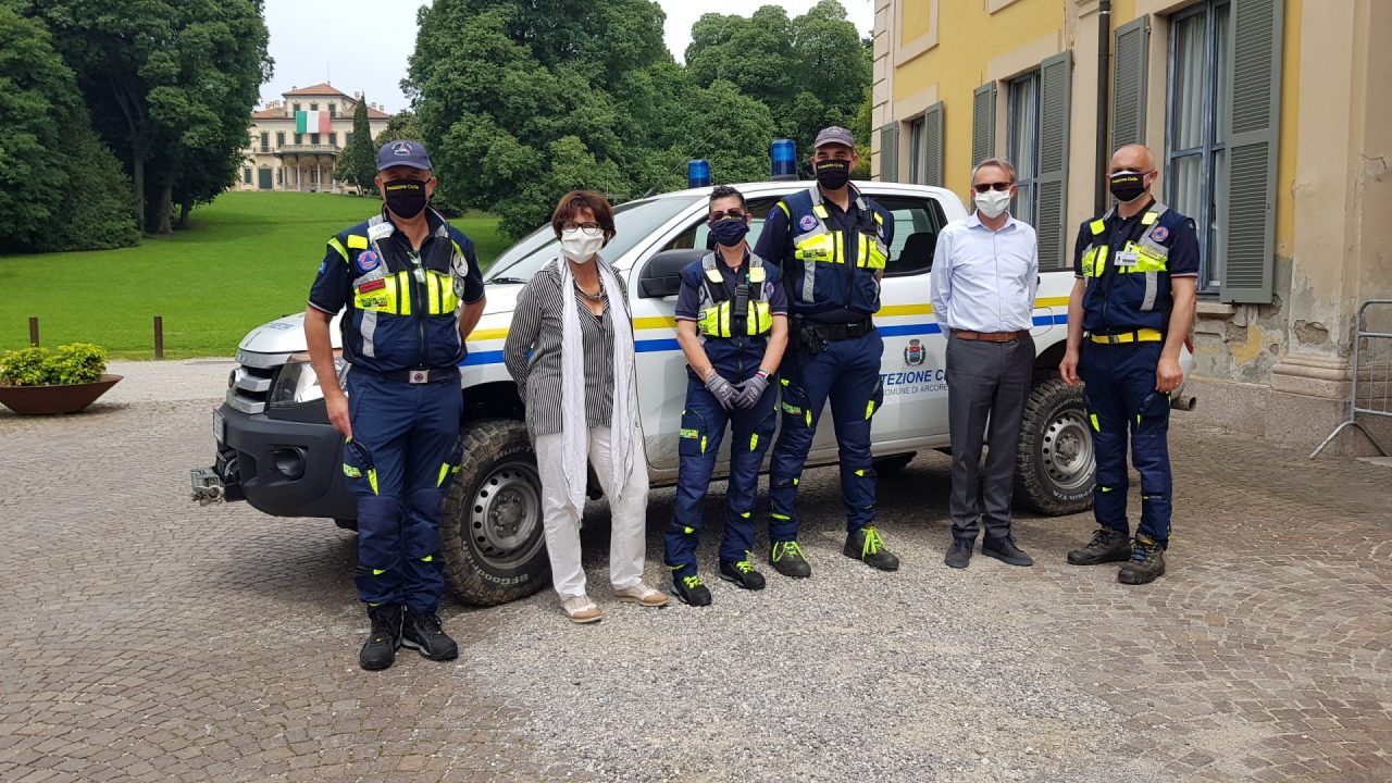Arcore, gli “angeli” in tuta gialla della Protezione civile si raccontano