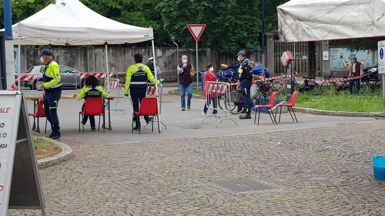 Il mercato di Arcore riapre: ingressi contingentati e misurazione della temperatura FOTO E VIDEO