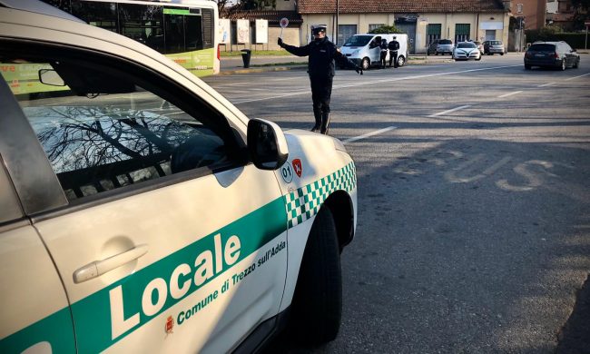 Va a fare shopping guidando una Vespa rubata: finiti gli acquisti è scattata la denuncia