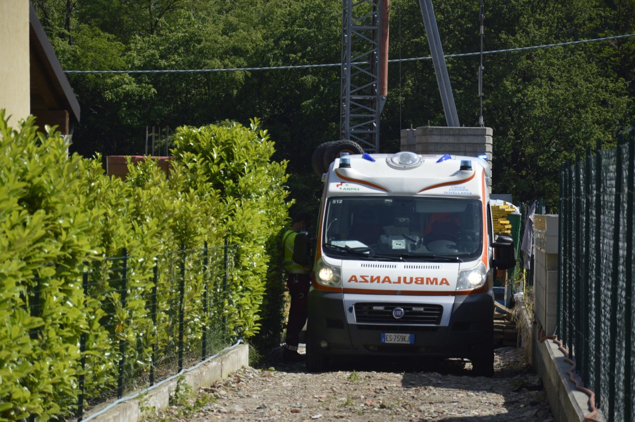 Precipitato mentre è al lavoro: elisoccorso a Cogliate FOTO VIDEO