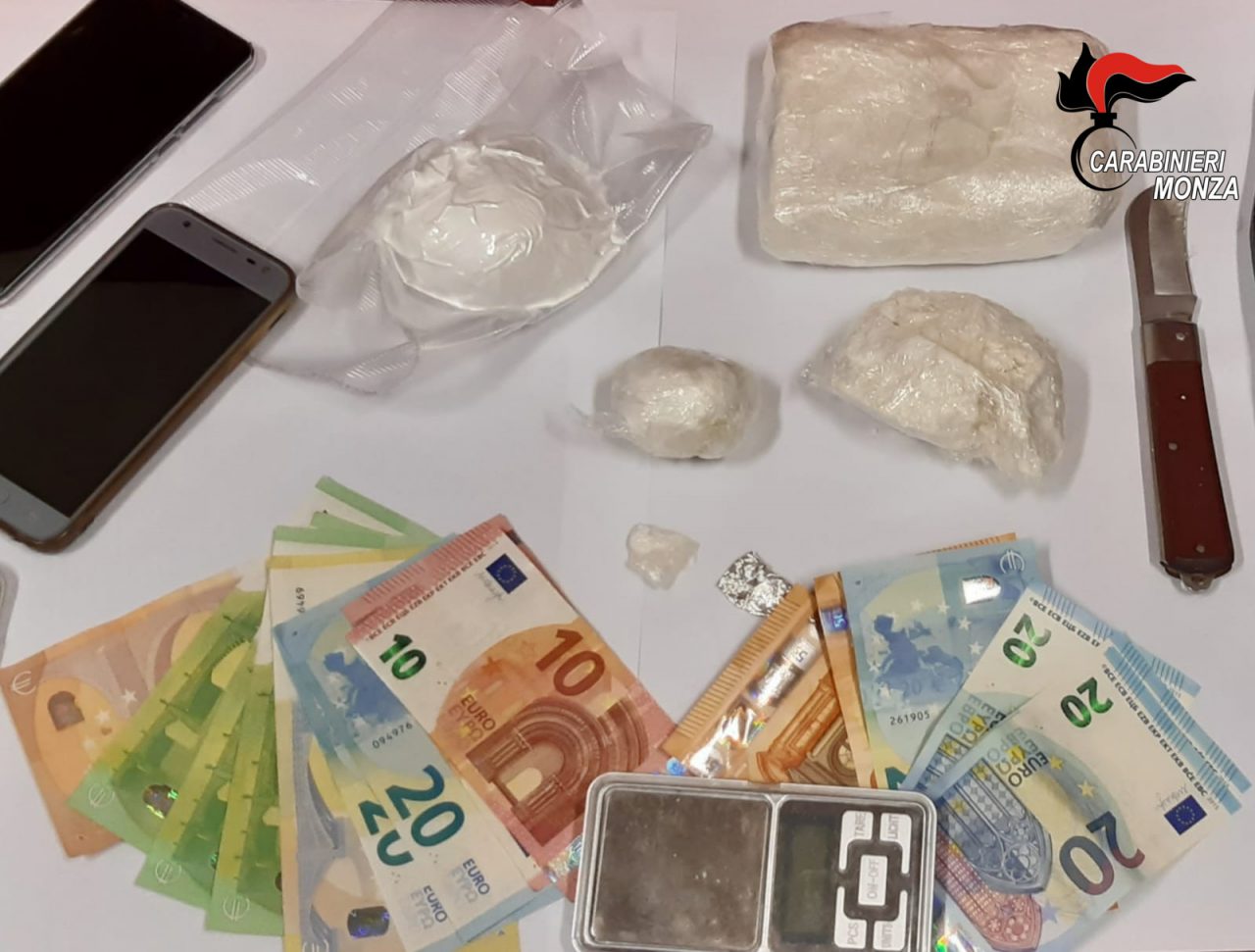Cocaina in camera da letto, arrestati giovani sposini