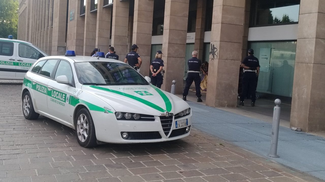 Denunce e sequestri, blitz all’area mercato