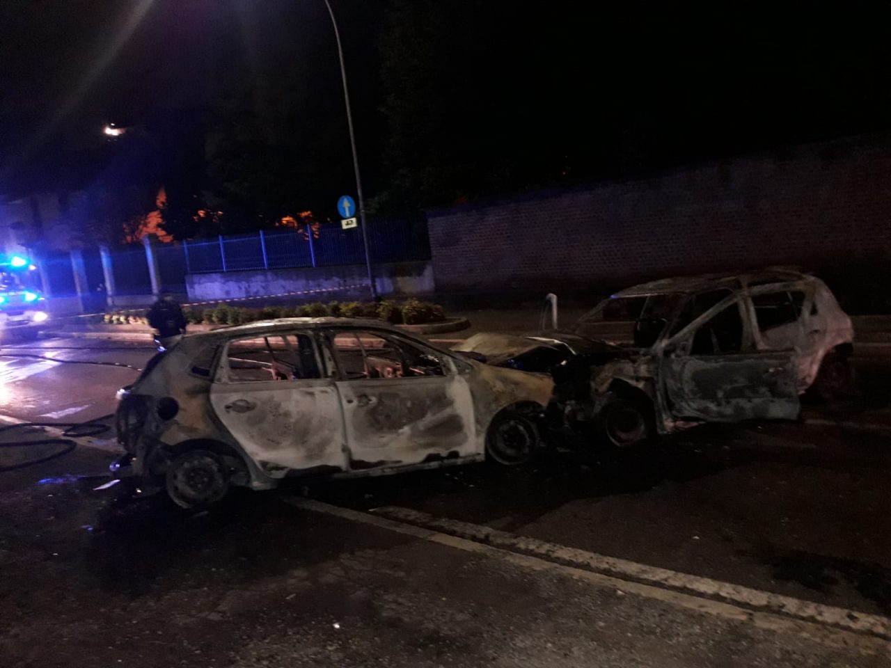 Incidente a Seveso, dopo lo schianto due auto prendono fuoco FOTO