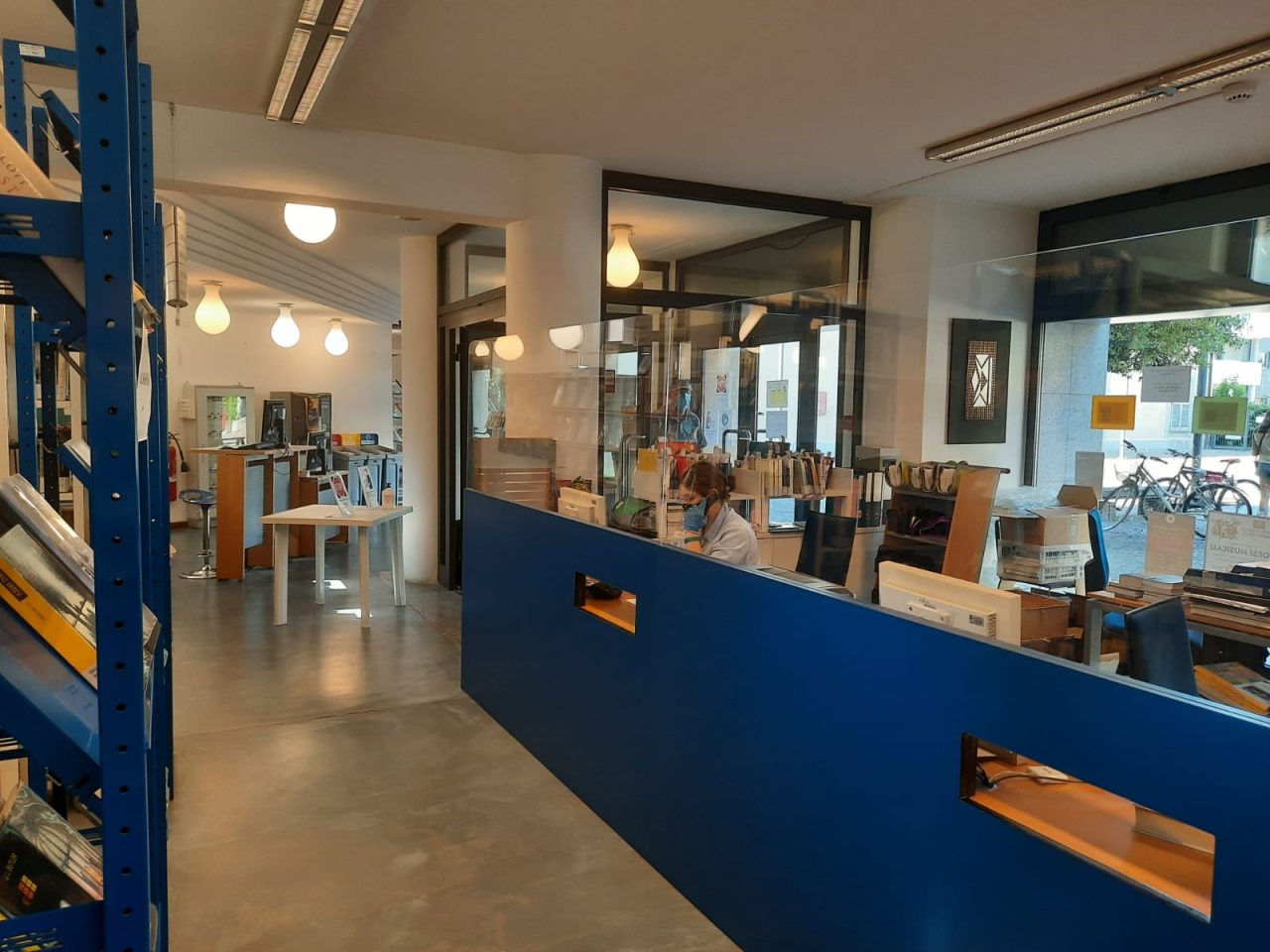 Uffici comunali in sicurezza con plexiglass e mascherine