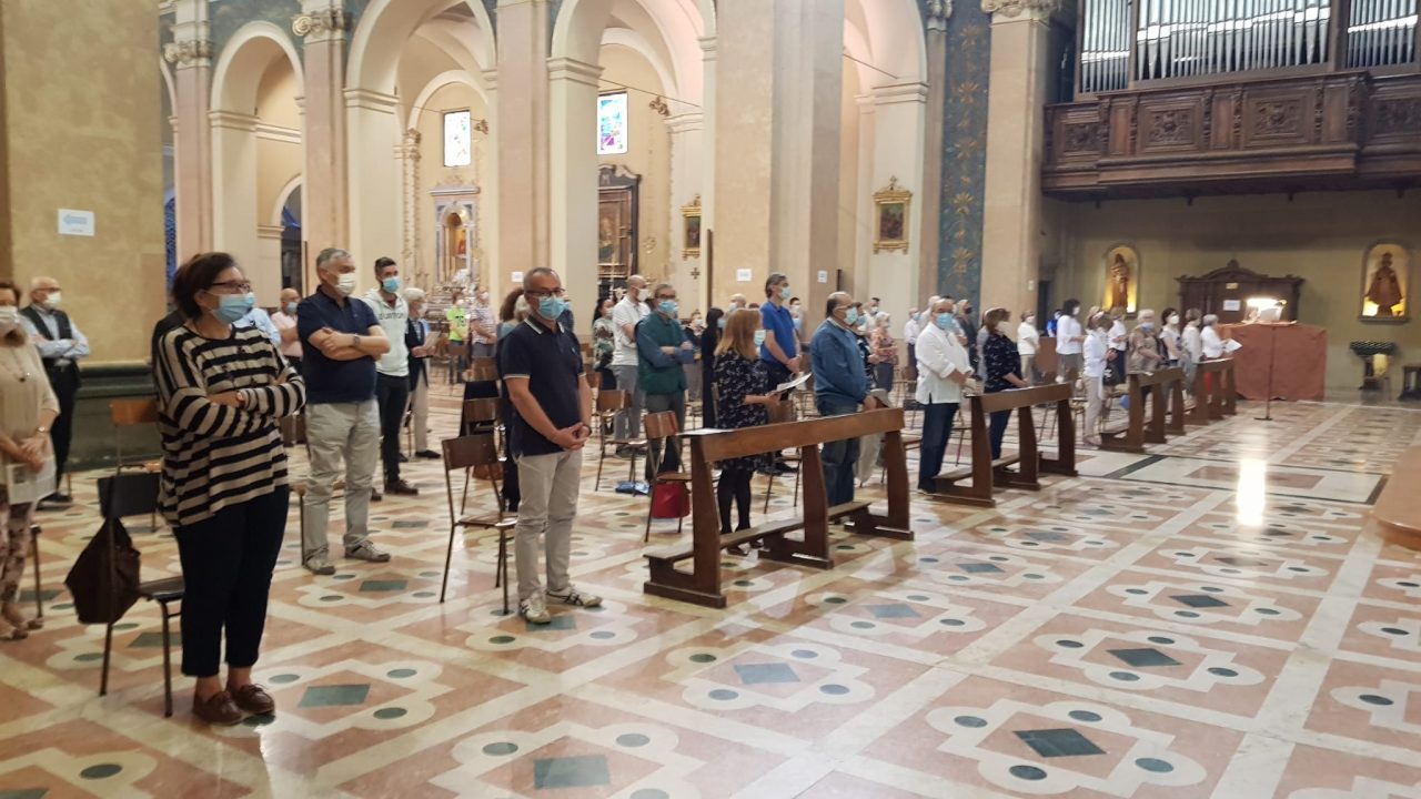 Lettori, coristi e baristi: le parrocchie di Villasanta cercano volontari