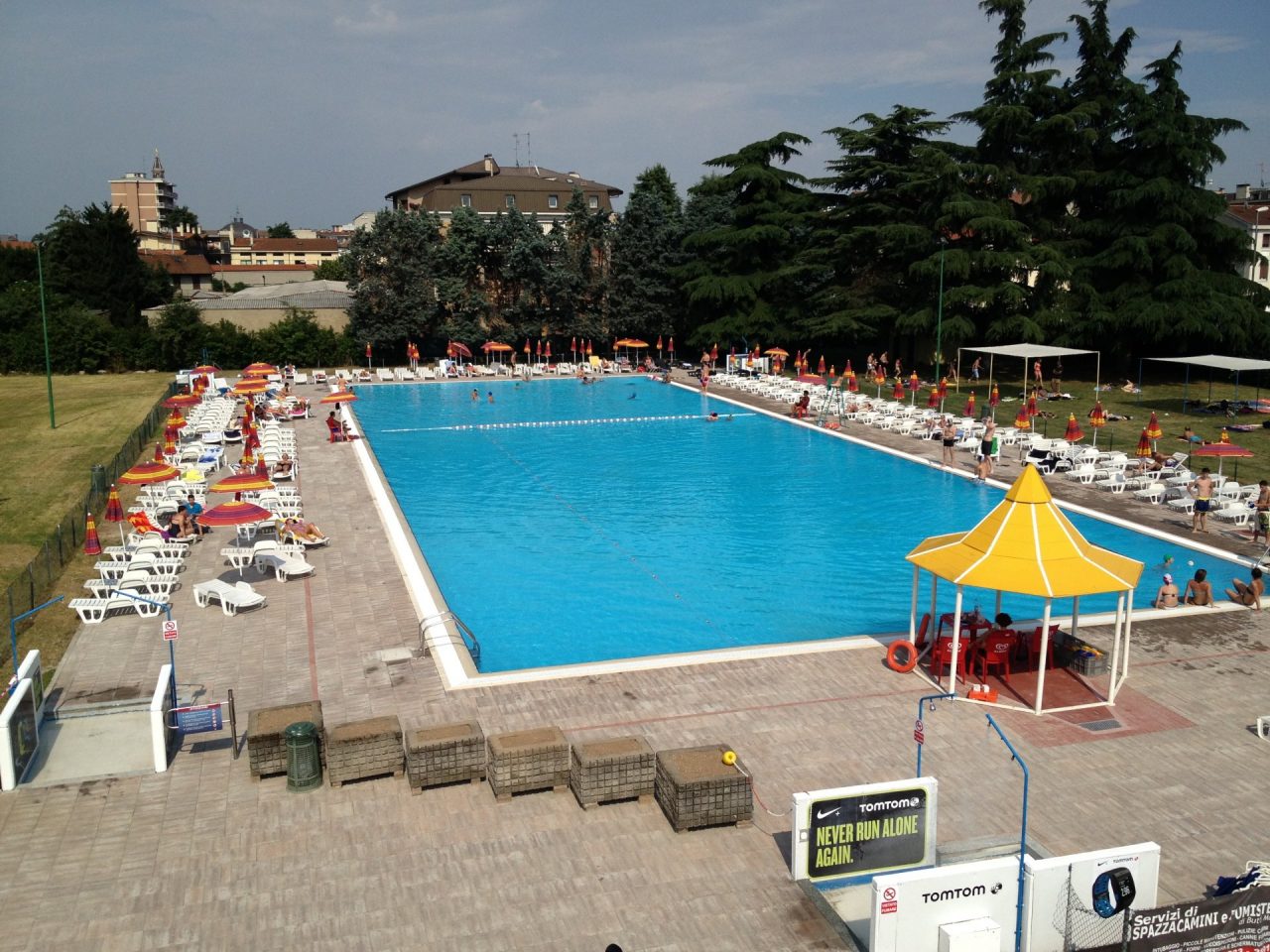 All’orizzonte solo una piscina coperta o anche un centro con la Spa?