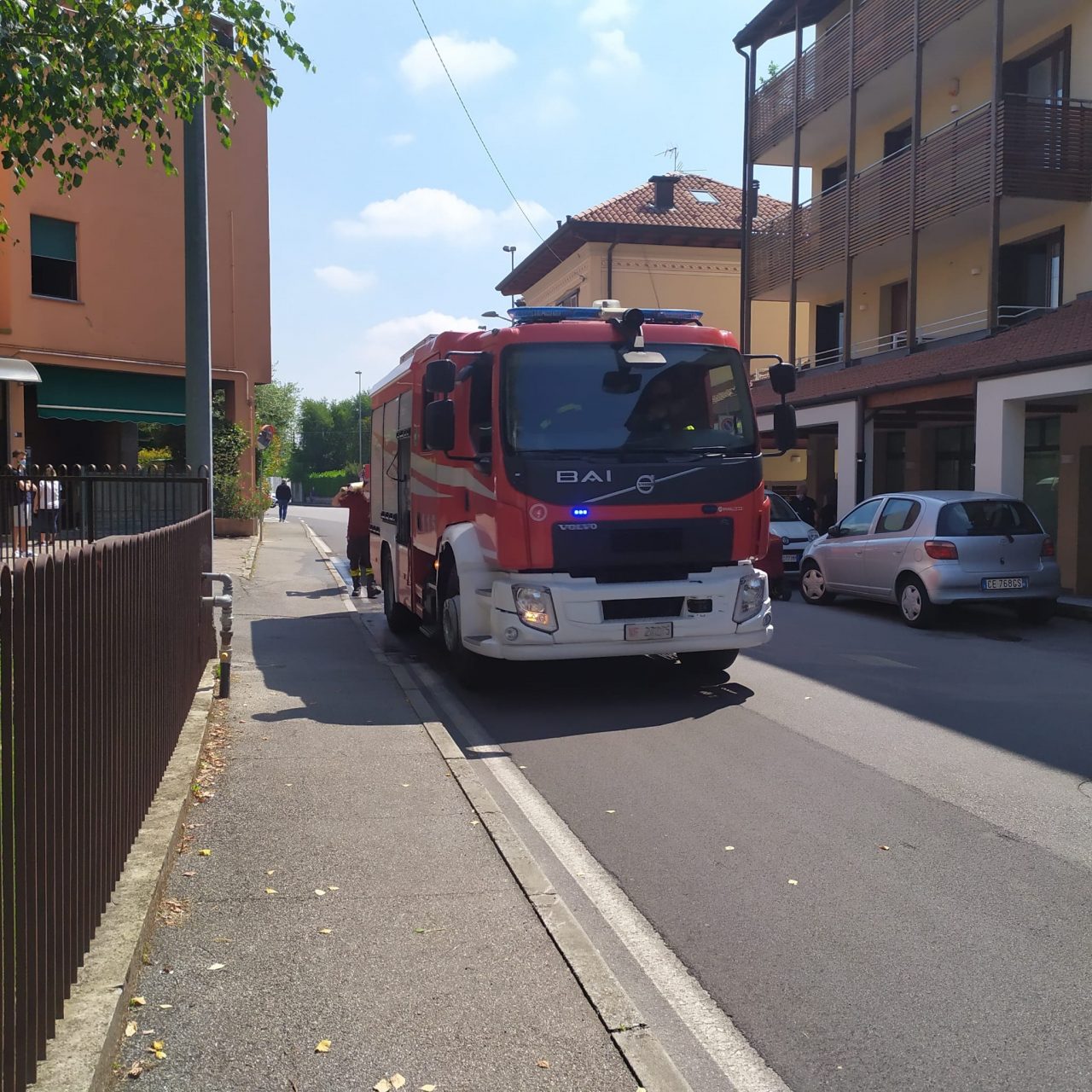 Principio di incendio in una palazzina (FOTO)
