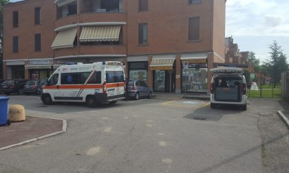 Si accascia a terra, malore in strada per una 74enne
