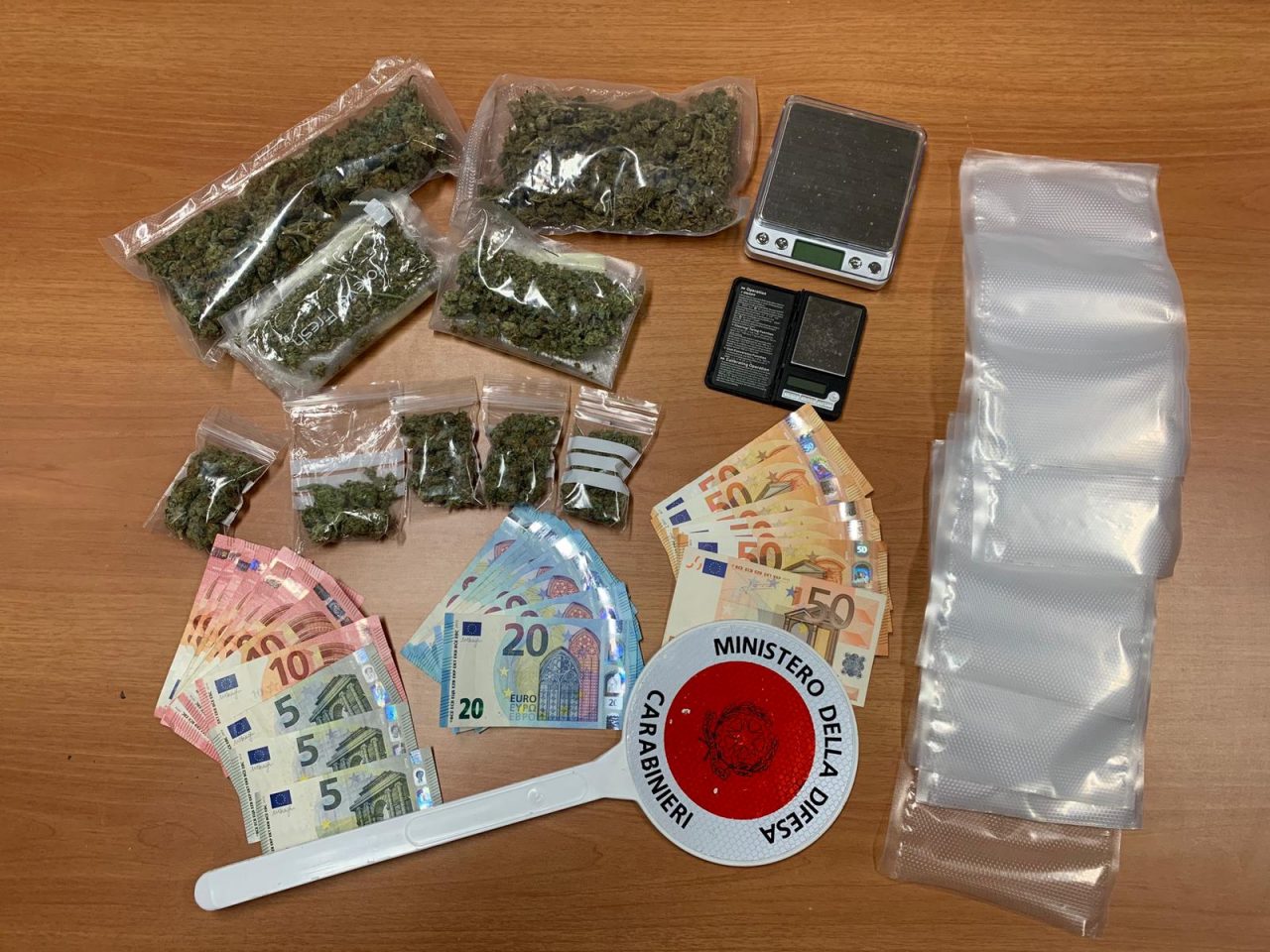 Fermato con 200 grammi di marijuana, 23enne arrestato dai Carabinieri