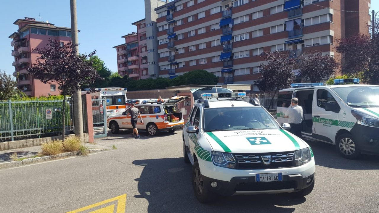 Cavenago, cade dalla bici mentre rientra a casa: è gravissimo