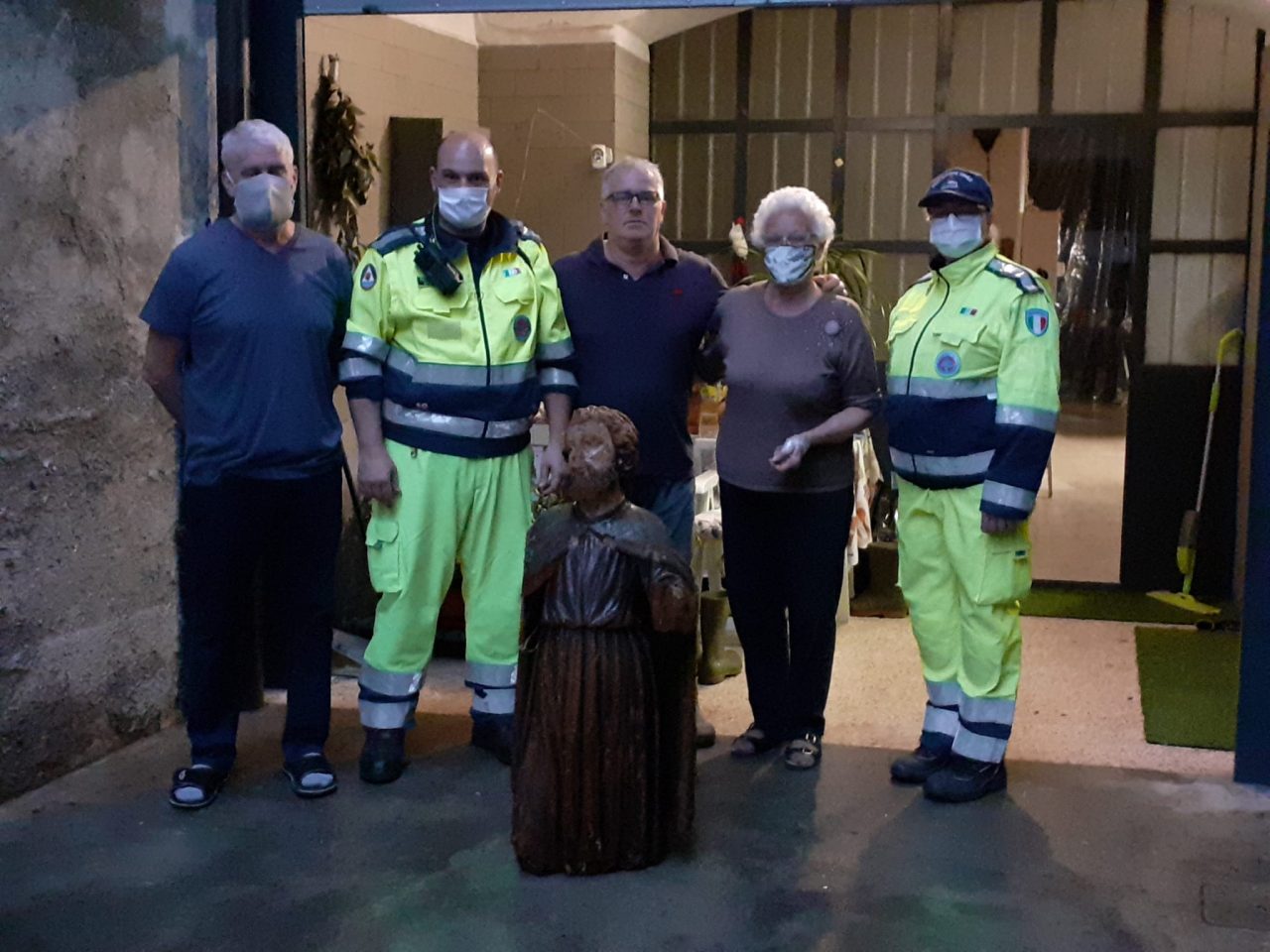 Ritrovata la statua di San Gerardo trascinata via dalla corrente FOTO