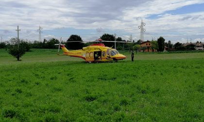 Pedone investito, arriva l'elisoccorso VIDEO E FOTO