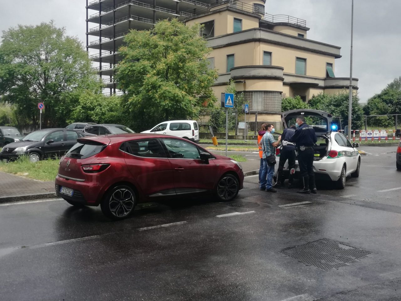 Donna di 39 anni investita da un’auto pirata FOTO