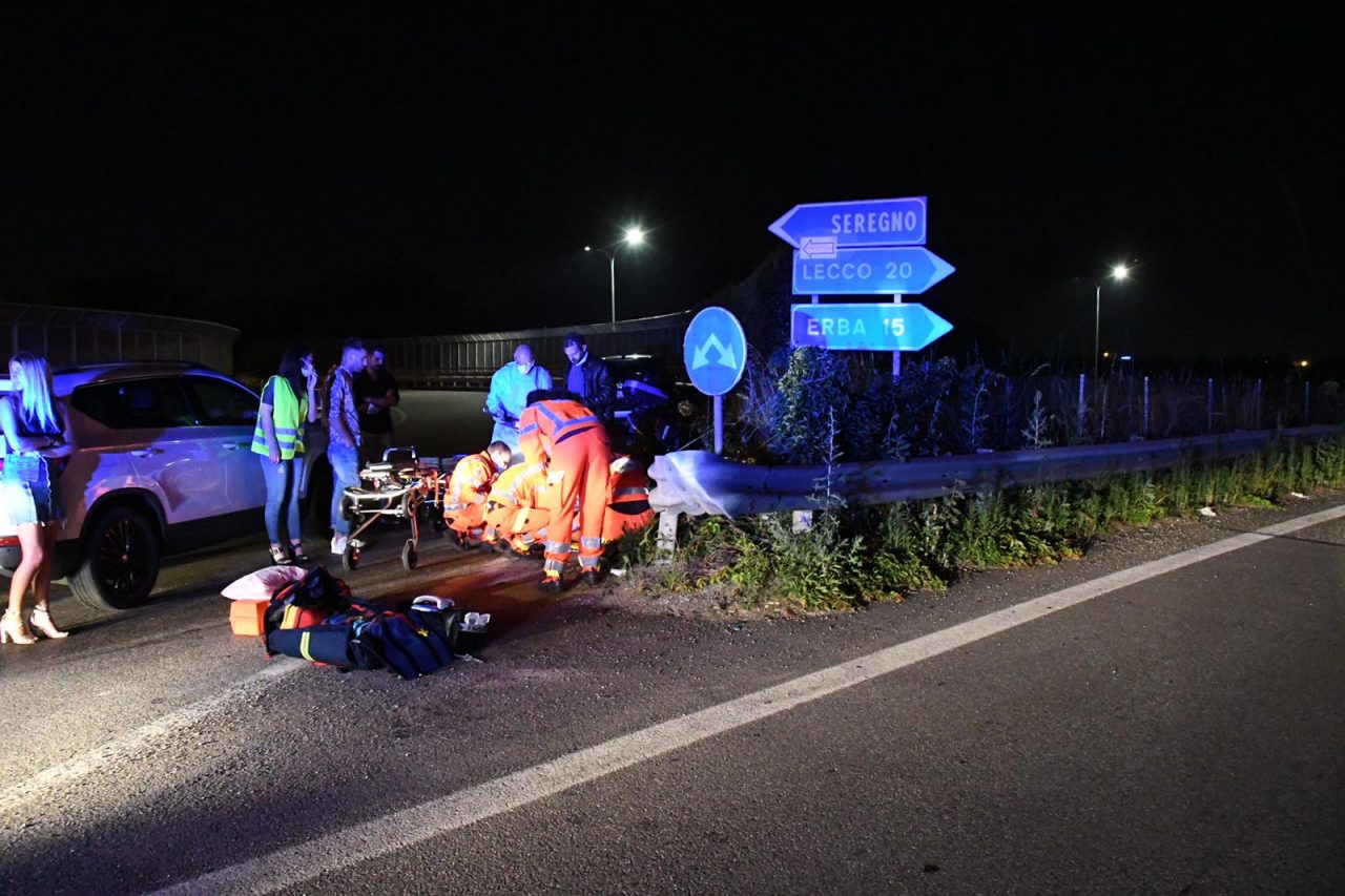 Scontro tra auto e moto sulla Valassina