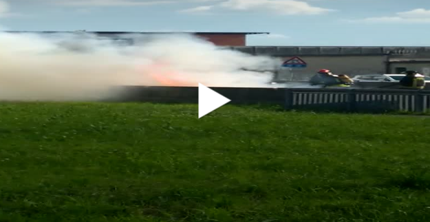 Intervento dei Vigili del fuoco per un’auto in fiamme VIDEO