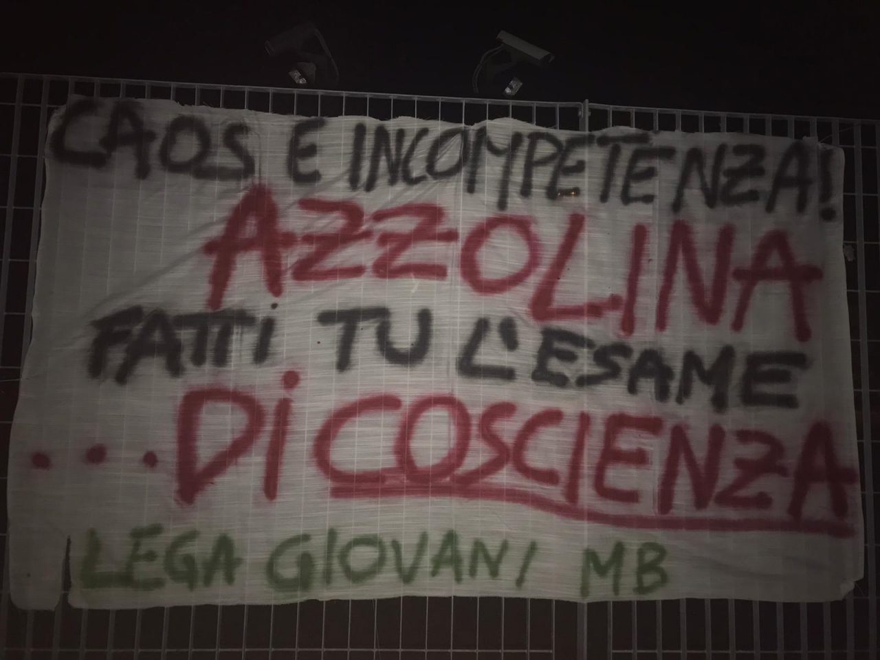 striscioni contro ministro azzolina esami maturità