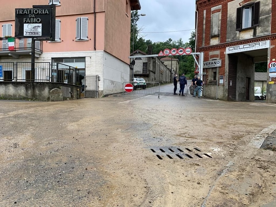 Verano, temporale e fango: via Garibaldi chiusa