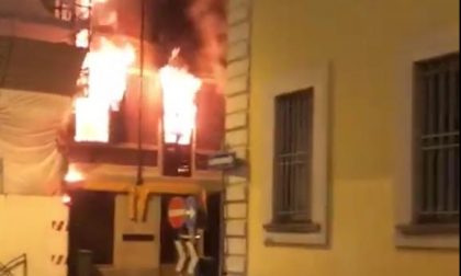 Incendio in appartamento: due persone in ospedale e danni ingenti FOTO