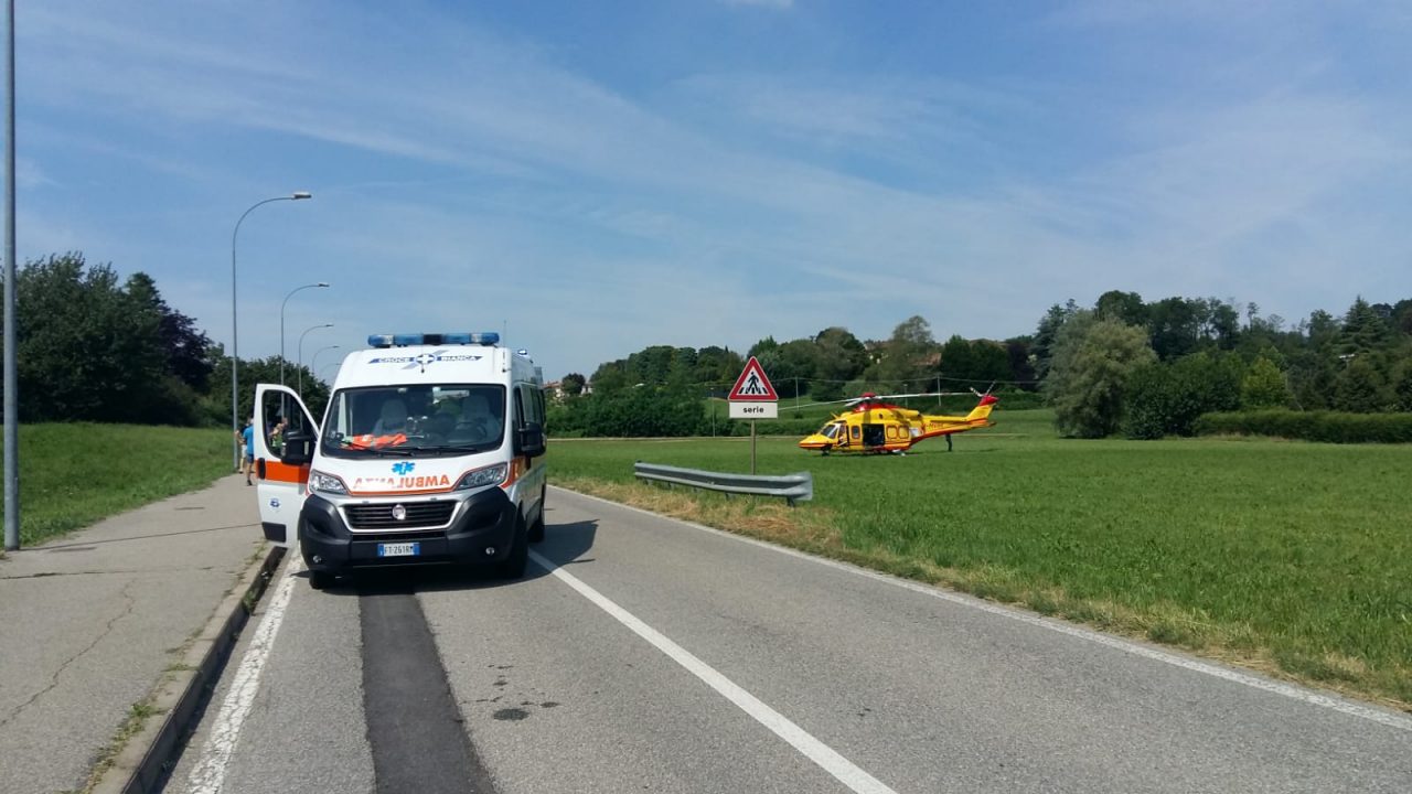 Arriva l’elisoccorso dopo l’investimento di un ciclista