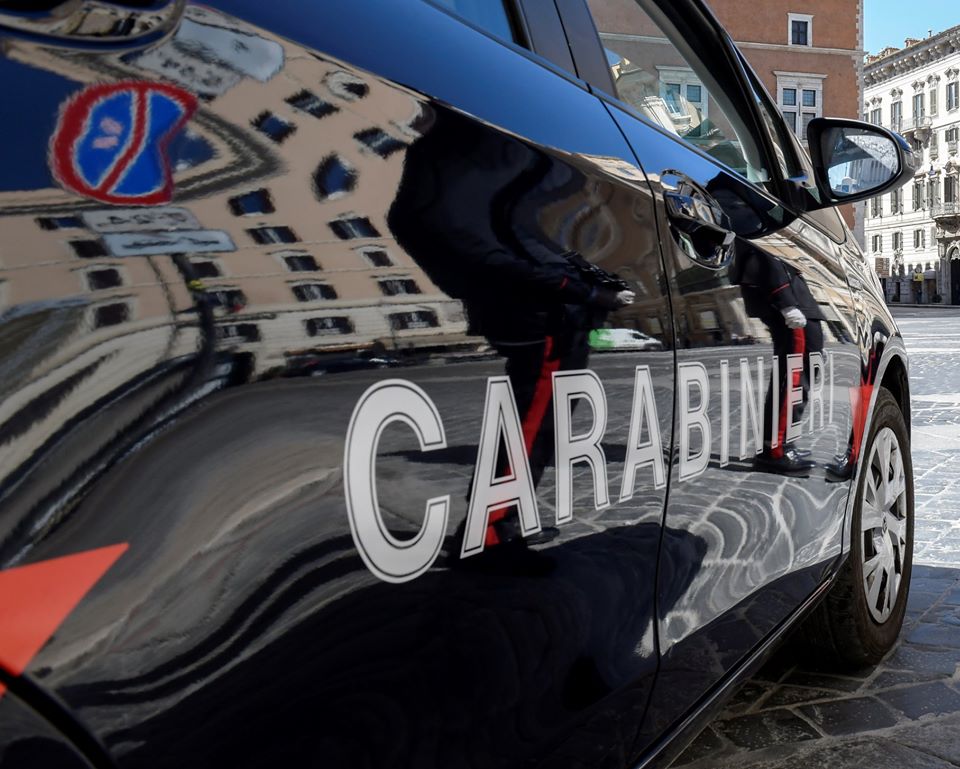 Truffavano e derubavano anziani con la scusa di vendere la frutta: arrestati