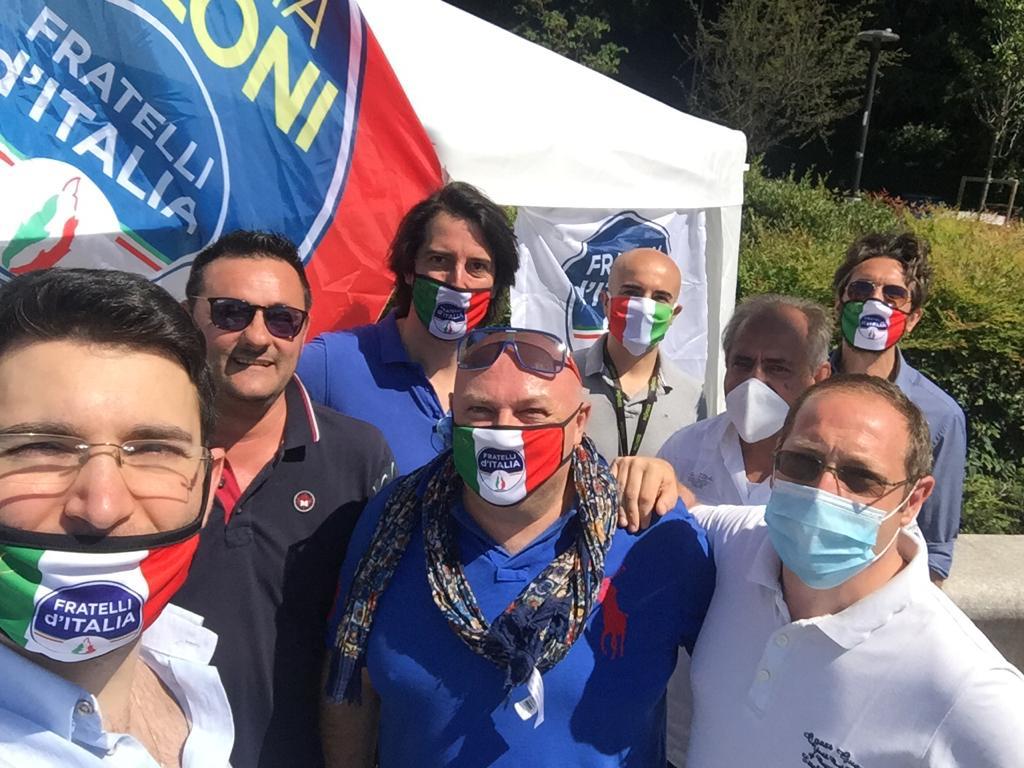 Fratelli d’Italia MB in piazza: “Elezioni subito”