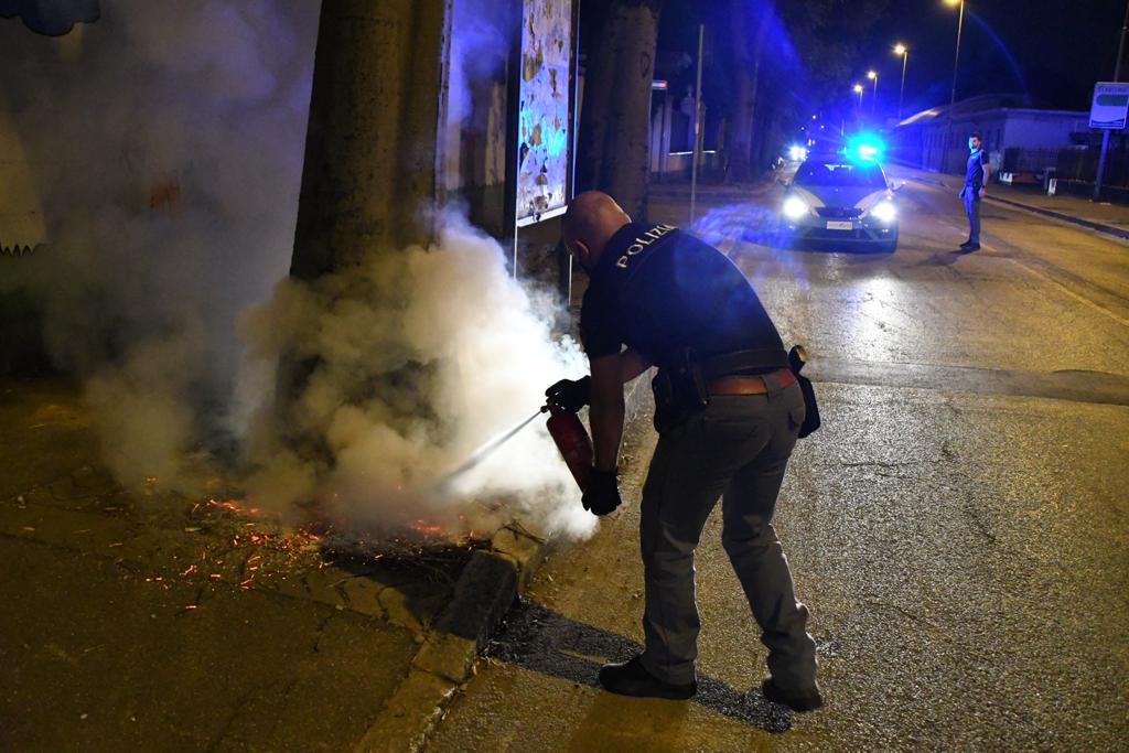 Incendio ai cestini, presi i piromani