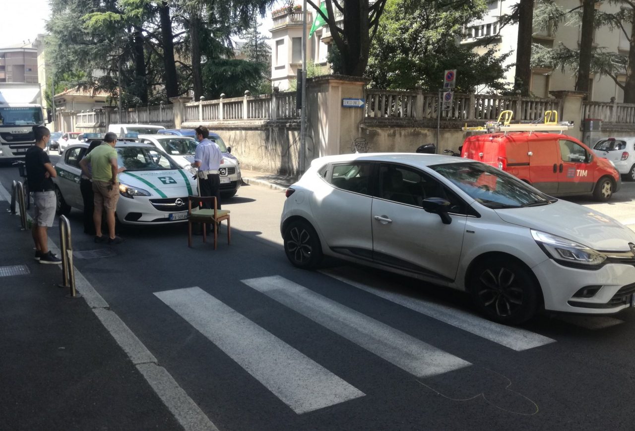 Anziana investita sulle strisce pedonali