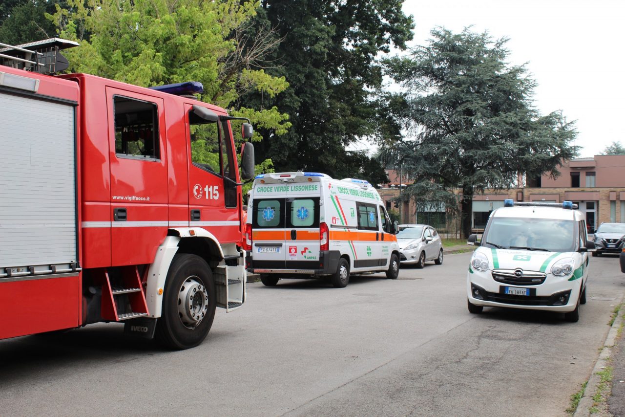 Si ferisce al parco, arrivano anche i Vigili del fuoco – FOTO