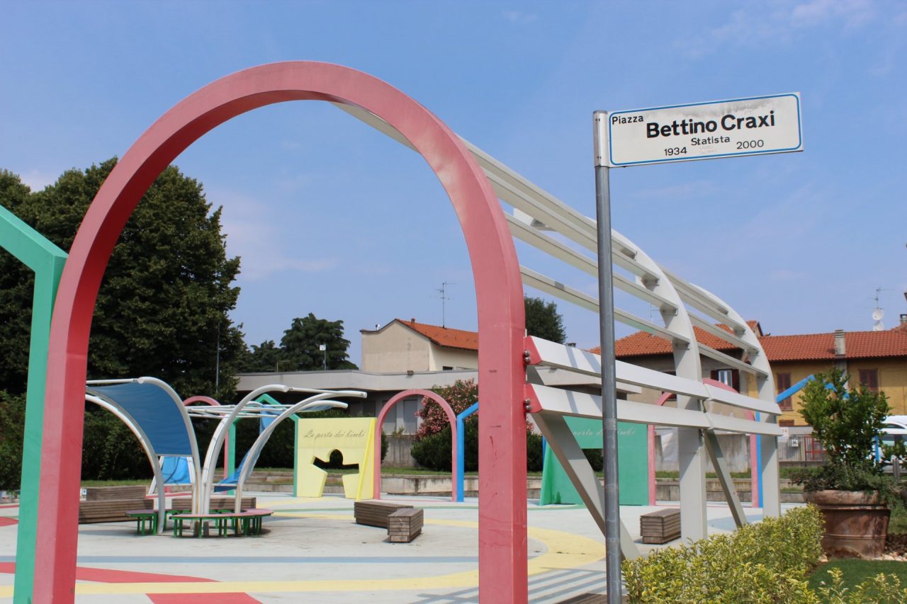 Vandali nell’area gioco, ma arrivano le telecamere