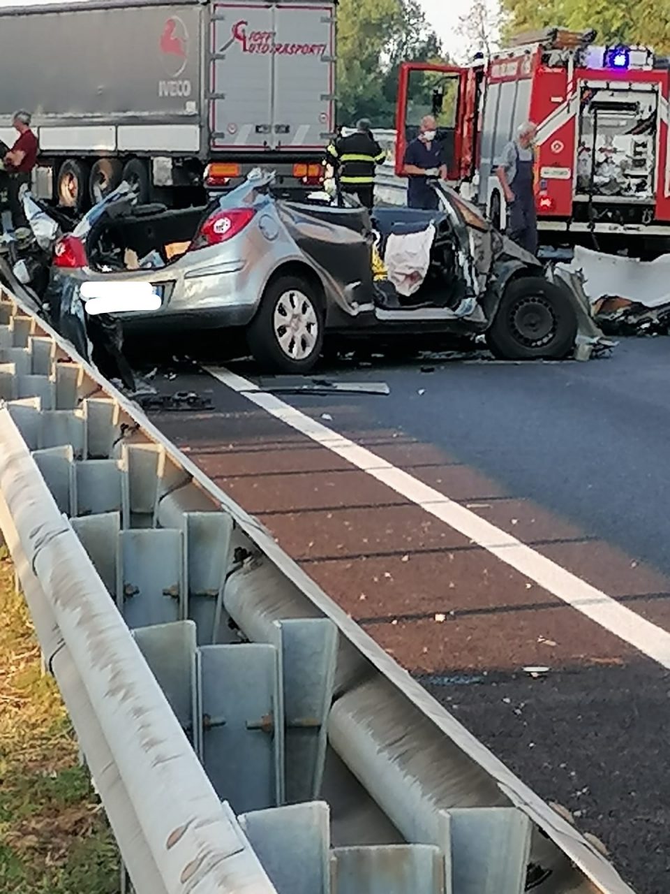 Scontro frontale con un camion: muore 27enne di Bernareggio, grave 26enne