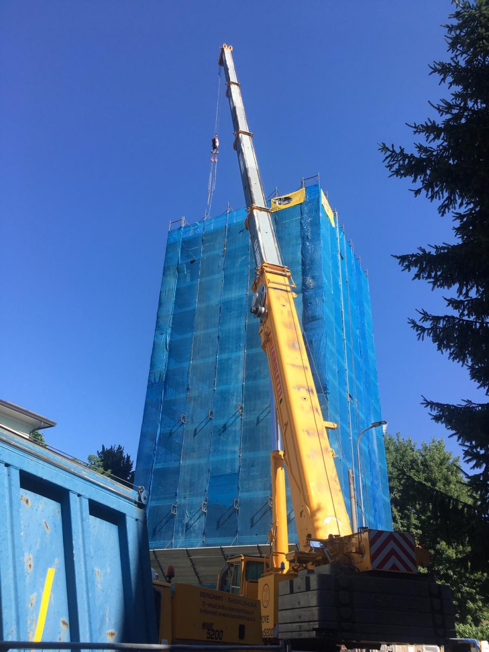 Dopo Seveso e Barlassina giù anche la torre dell’acquedotto Tommaseo di Varedo