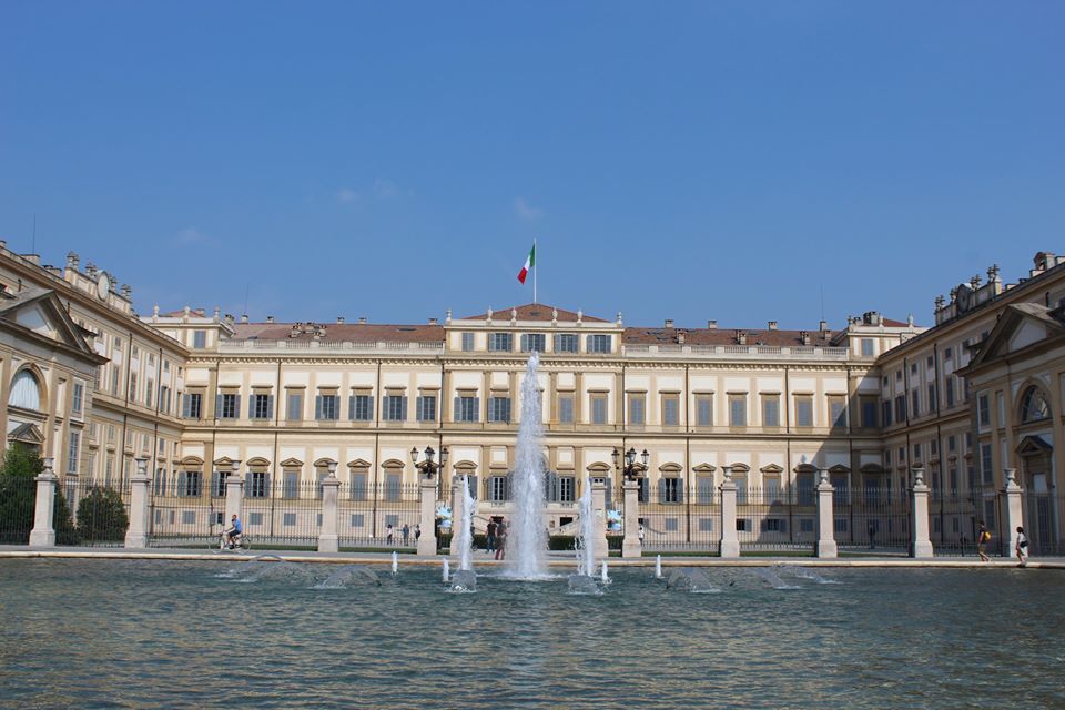 Oggi la Reggia di Monza si illumina di viola
