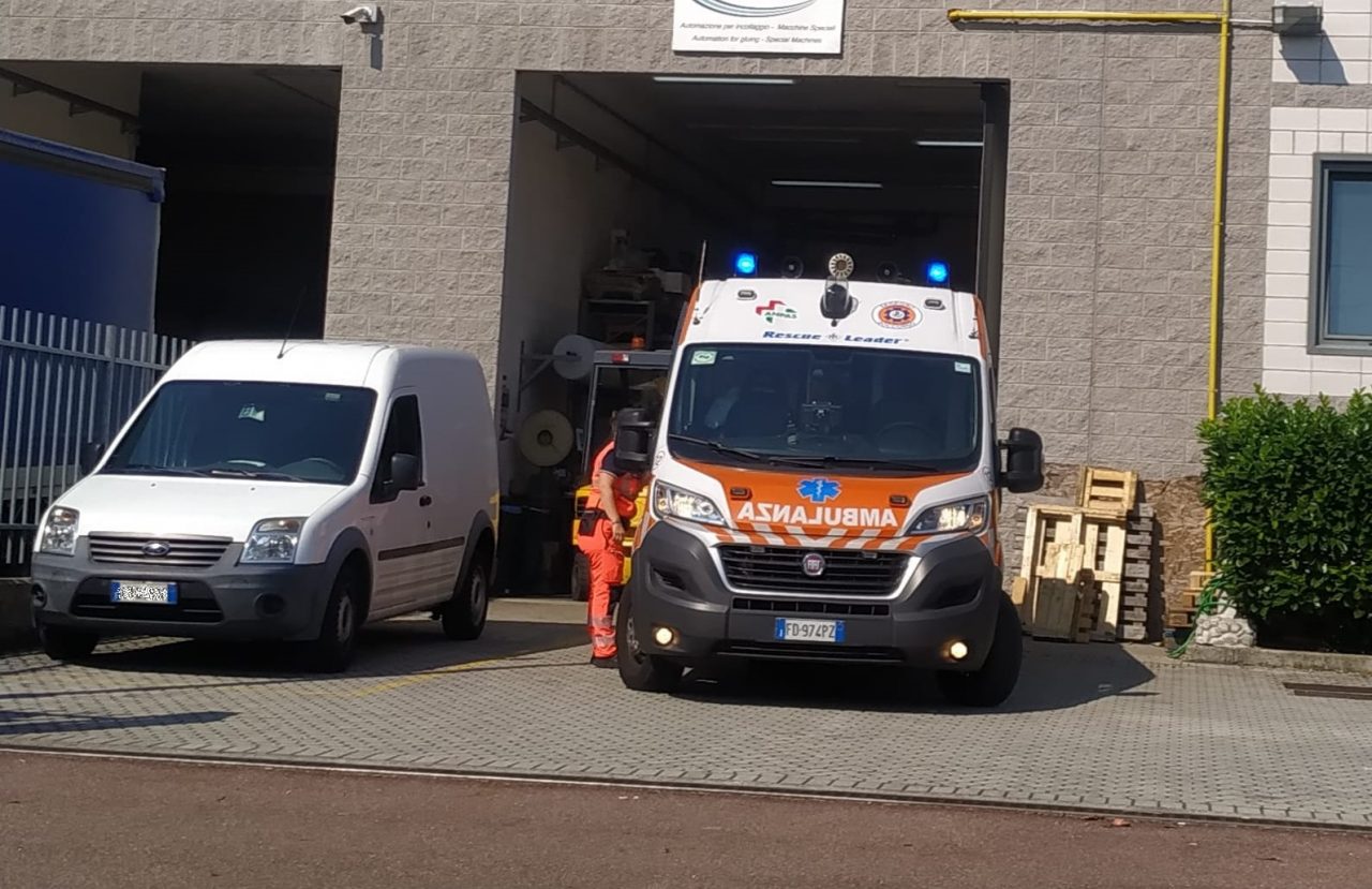 Malore in ditta, 43enne in ospedale