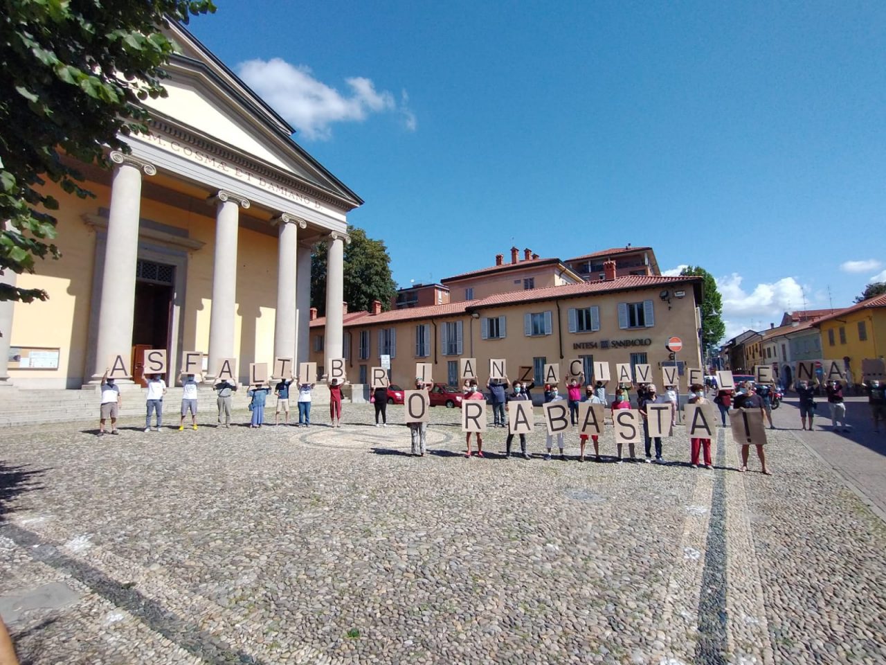Asfalti Brianza, la protesta dei cittadini arriva in piazza – FOTO e VIDEO