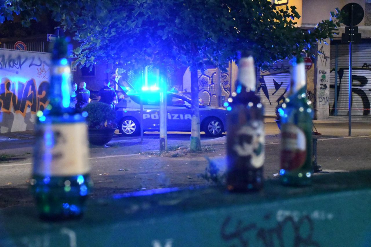 Altra notte di violenza a Monza: durante la lite si prendono a bottigliate FOTO