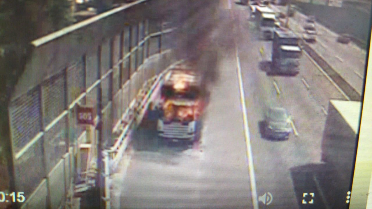 Mezzo pesante in fiamme sulla A4: autostrada chiusa per due ore FOTO
