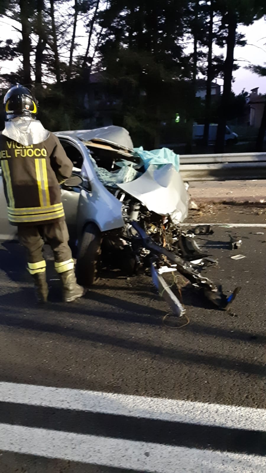 Usmate Velate tangenziale Est incidente mortale auto contro camion morto 27enne