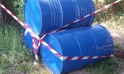 Bidoni di olio abbandonati a Meda