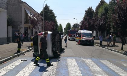 Incidente a Cesano, un'auto si ribalta FOTO