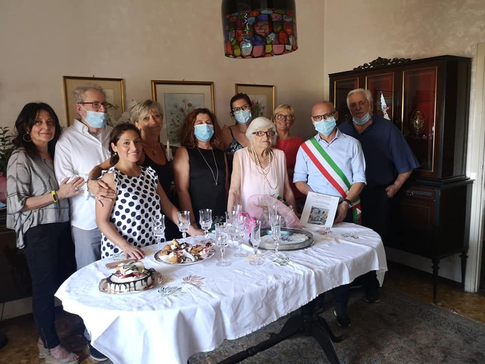 Villasanta, cento candeline per nonna Pinuccia Montrasio