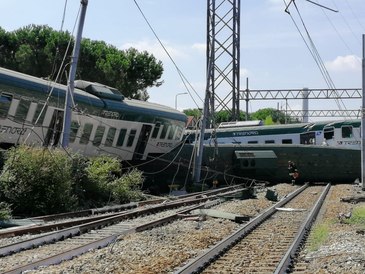 Deraglia un treno della linea Milano – Lecco FOTO VIDEO