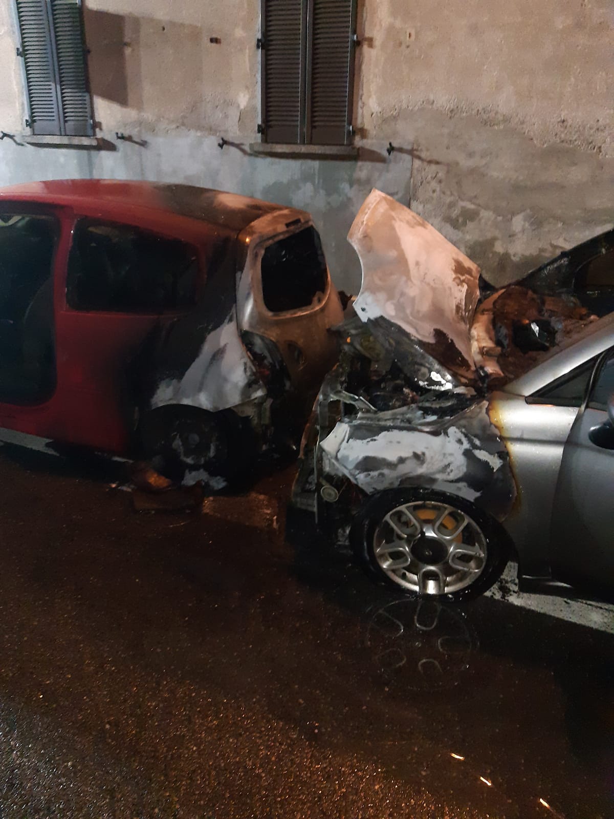 Desio Incendio tre auto in via Cascina Bolagnos