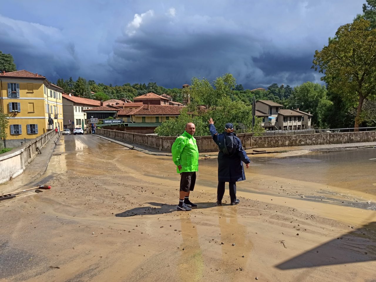 Temporale: un fiume di acqua e fango inonda (di nuovo) Agliate FOTO