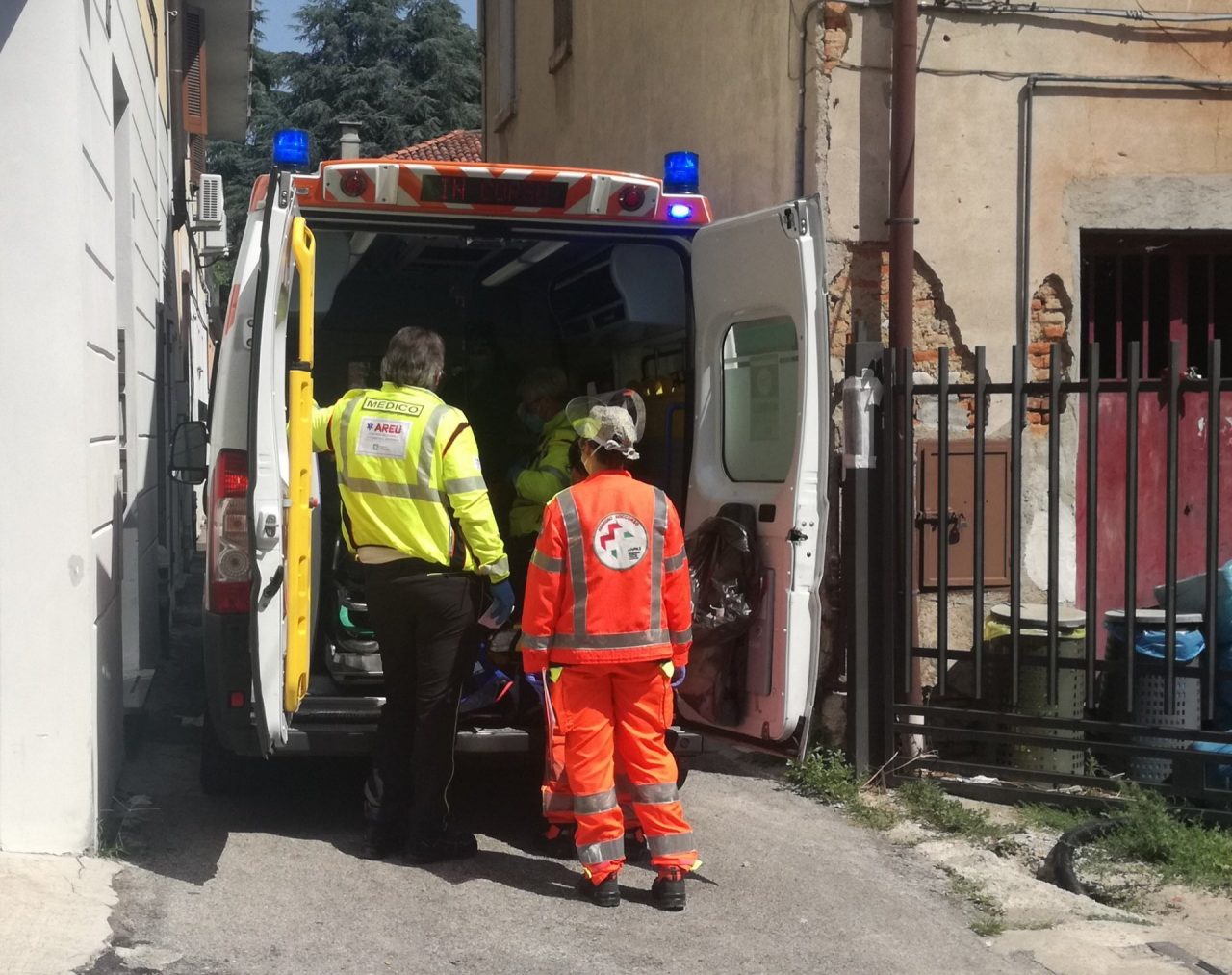 In cantiere operaio cade dalla scala e si ferisce FOTO