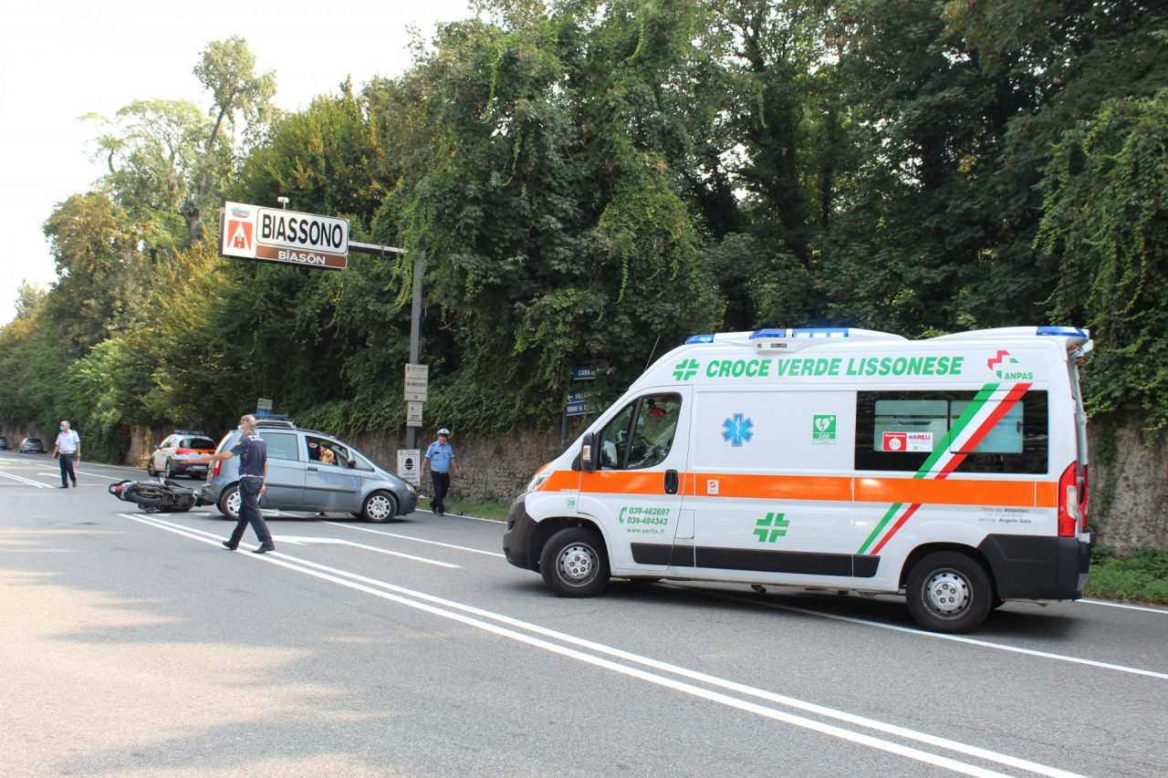 Schianto tra auto e moto: gravissimo un 60enne – FOTO