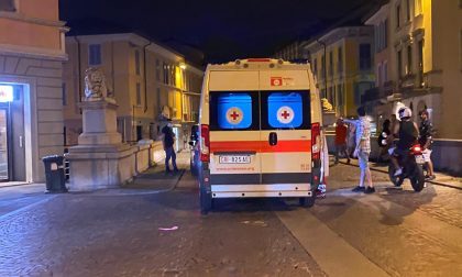 Auto sfiora passante sul Ponte dei Leoni: volano insulti e schiaffi. Una donna in ospedale
